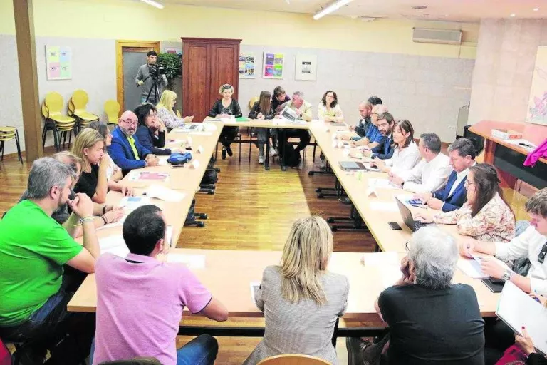 Proposen barracons, llogar pisos o un alberg per als temporers