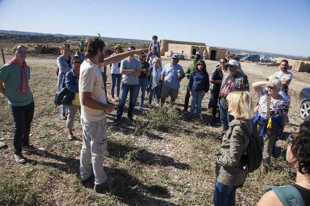 Foto de família dels veïns que van visitar el Molí de l’Espígol de Tornabous.