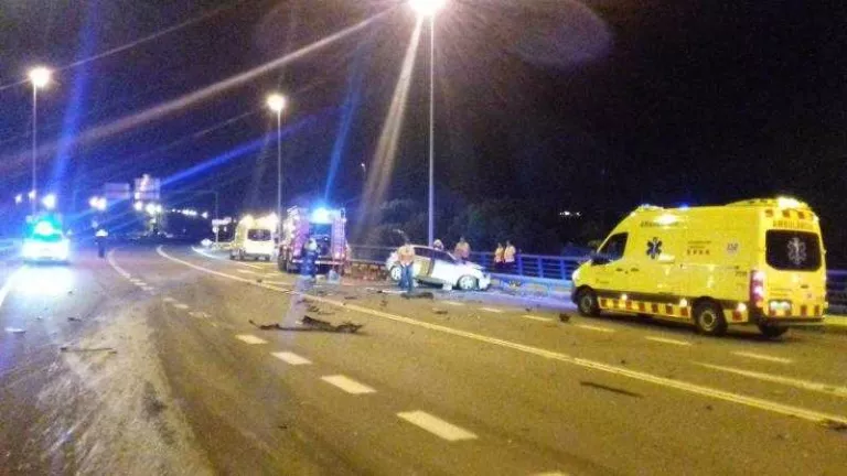 Mor un jove al xocar amb el cotxe de cara contra un camió a Balaguer