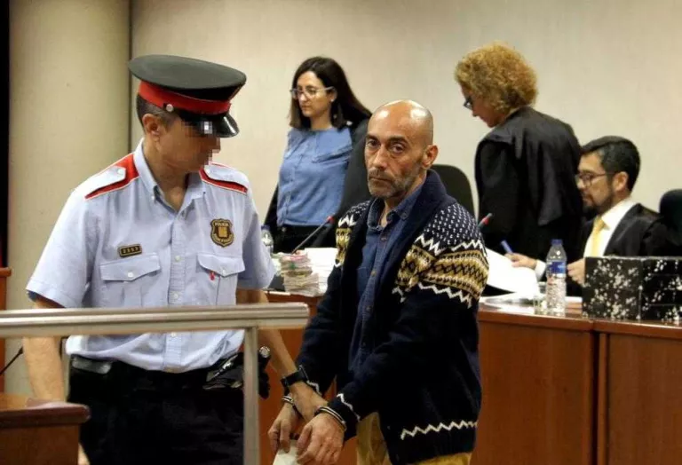 Els Mossos van trobar un fragment de l’arma homicida a Acadèmia