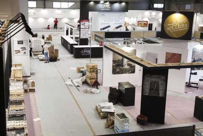 Uns 75 expositors a la Fira del Torró d’Agramunt