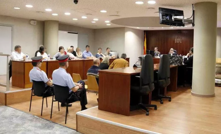 Els forenses diuen que les quatre punyalades de la víctima d’Acadèmia eren mortals