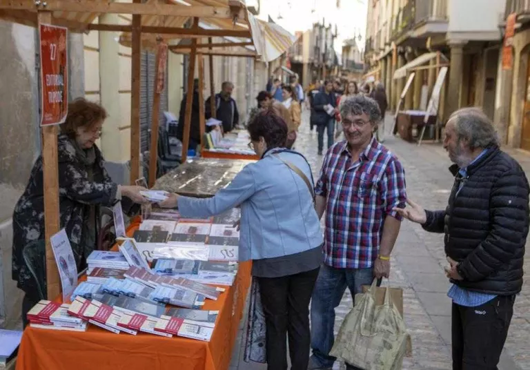 La literatura de guerra envaeix de llibres Cervera