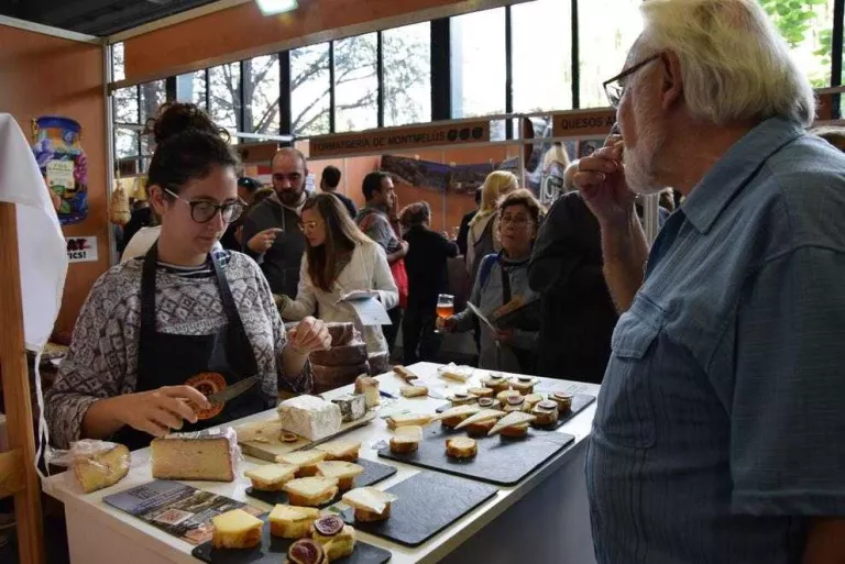 La Fira de Sant Ermengol tanca amb 30.000 tastos de formatges artesans
