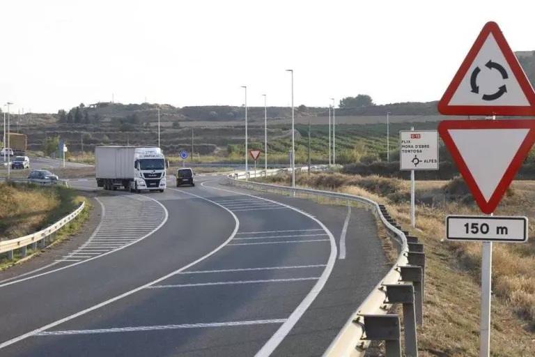 Els pobles de la C-12 demanen rotondes abans que autovia