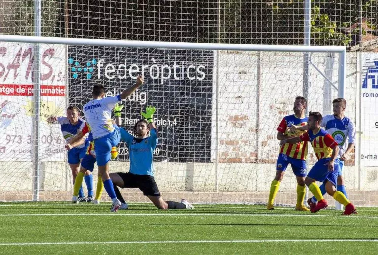 Oscar Areny, del Ponts, va marcar un doblet a la jornada vuit.