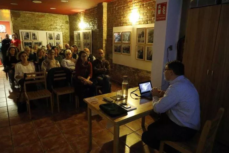 Fotos de Centelles del bombardeig de Lleida, a l'Ateneu La Baula