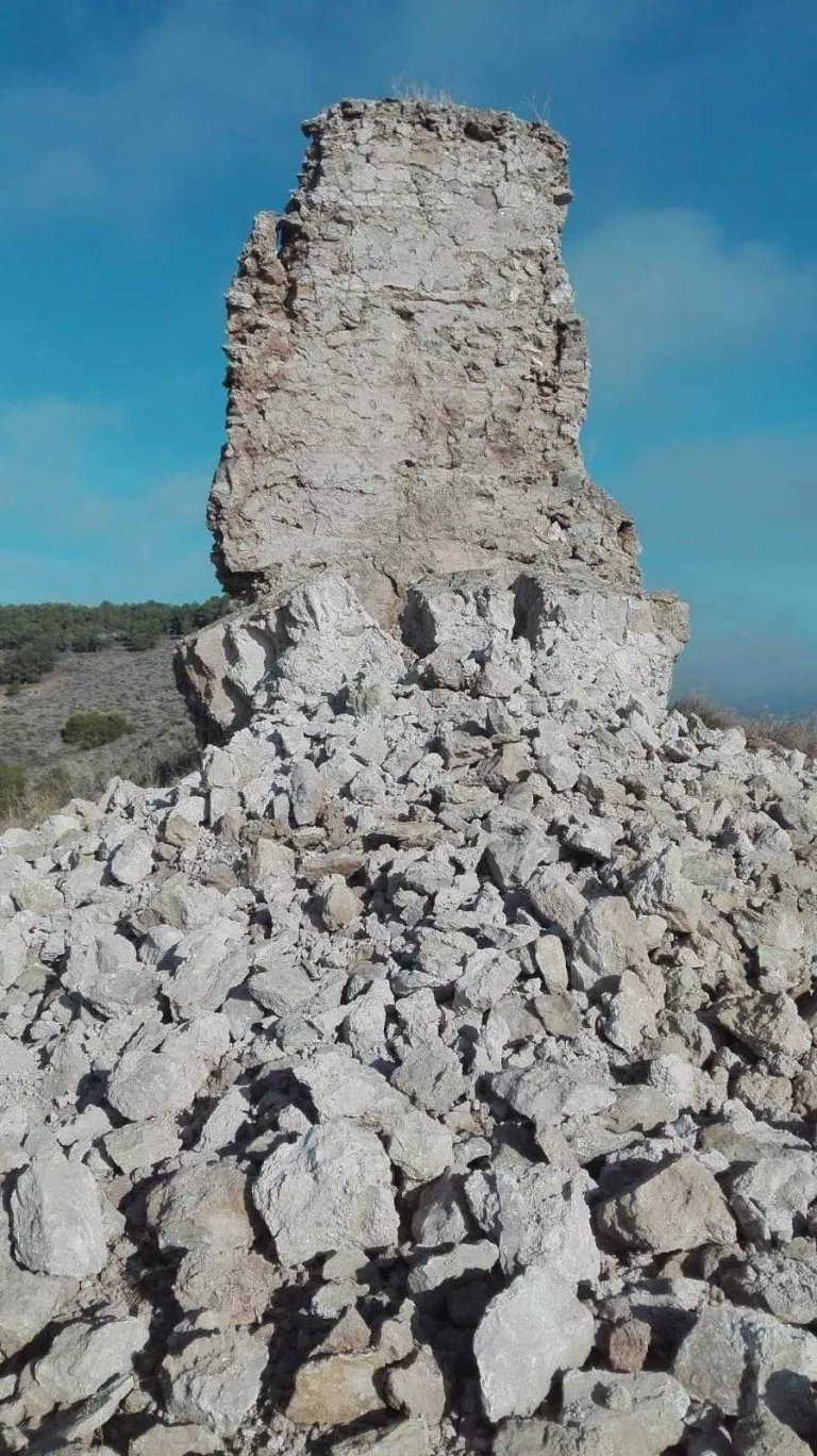 El temporal fa caure una torre medieval de Castelló