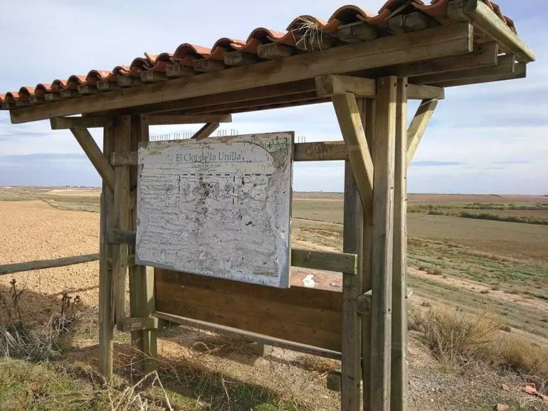 Canvi de plafons al Clot de la Unilla perquè són il·legibles