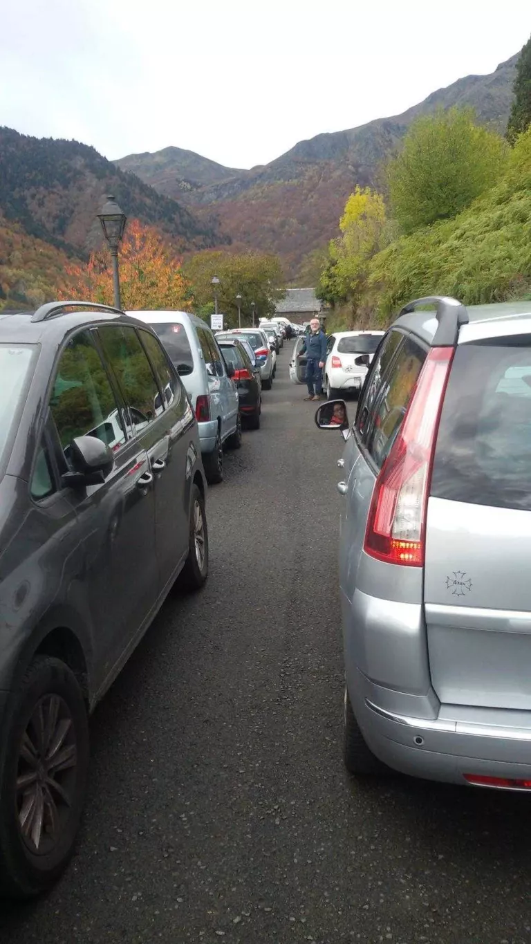 Col·lapse de vehicles a l’accés a Bausen