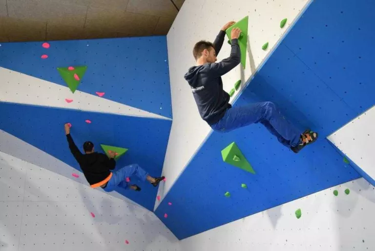 La Seu reestrena la zona d’escalada al pavelló amb 630 noves preses