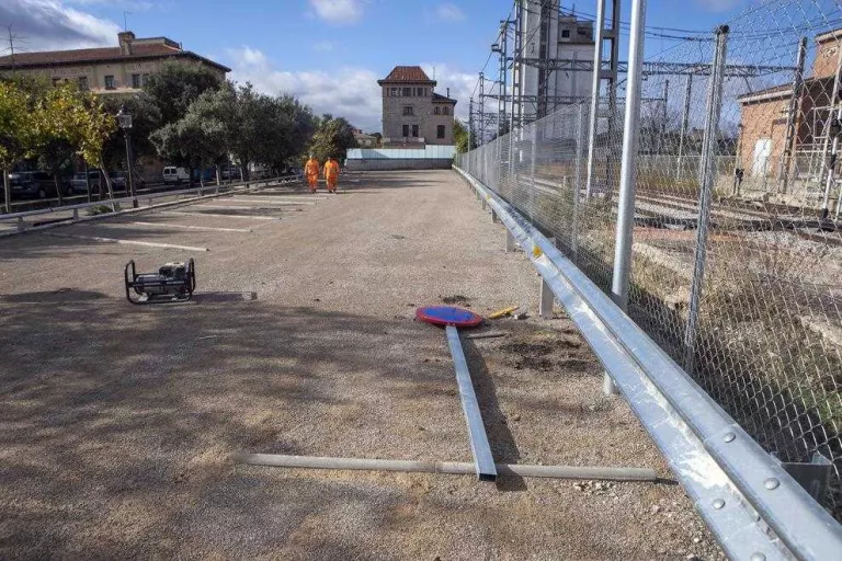 Obren el nou aparcament gratuït al costat de l’estació de trens de Cervera