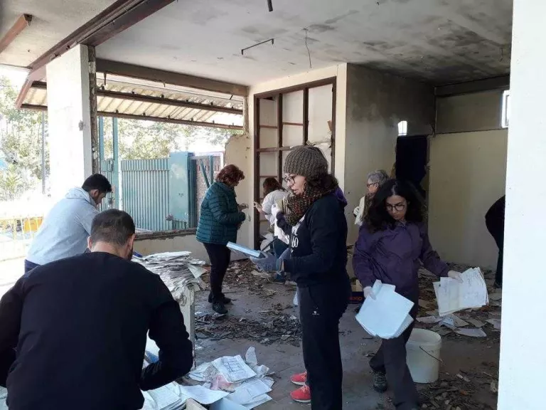 Voluntaris ahir a l’antiga fàbrica tèxtil.