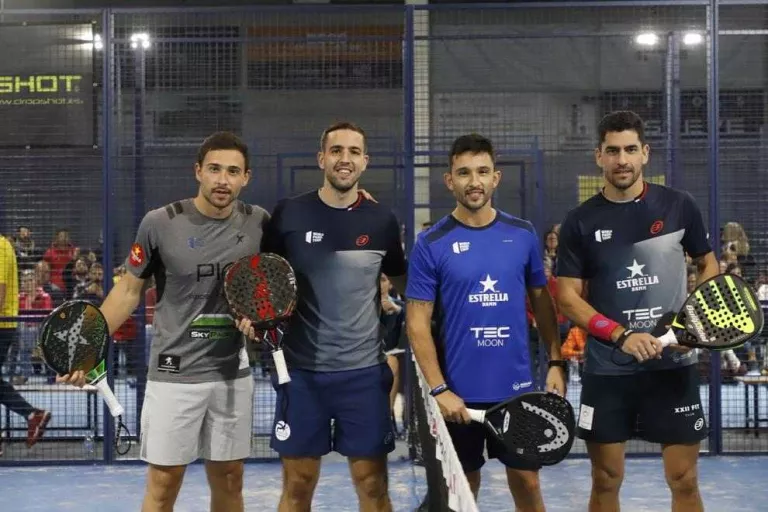 Els quatre jugadors que van participar en el partit d’exhibició al Pàdel Indoor.