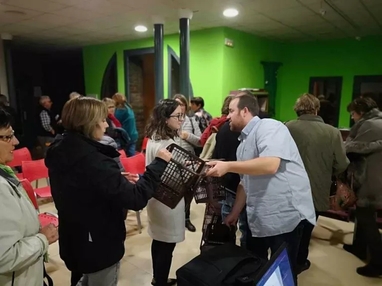 El consell reparteix 7.000 cubells i bosses compostables per a l’orgànica