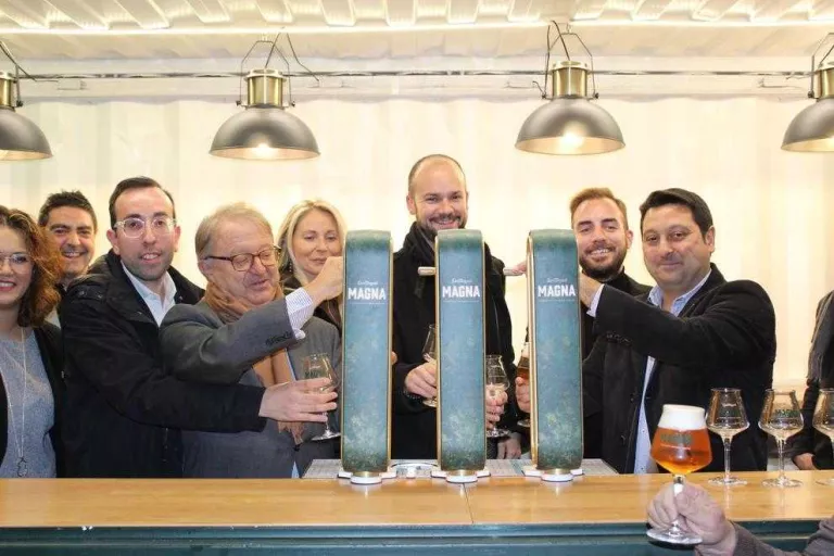 La cervesa i la música ‘prenen’ els Camps Elisis