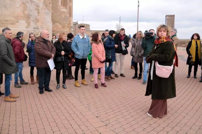 Els carrers de Lleida, al ritme dels versos de la poeta Dolors Miquel