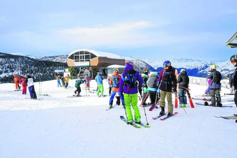 Fins a 1.800 esquiadors estrenen la temporada d’alpí a Baqueira