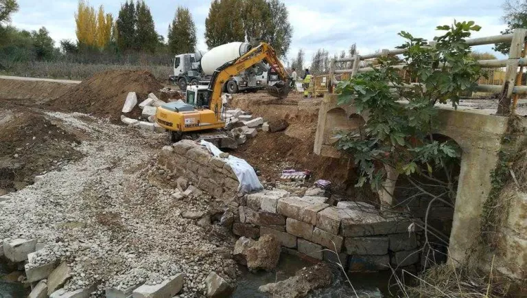 Rehabilitació de quatre camins i tres ponts