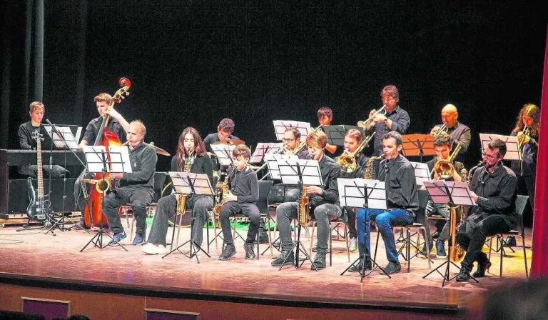 La Big Band de l’Escola Municipal de Música d’Agramunt (EMMA) es va estrenar dimecres.