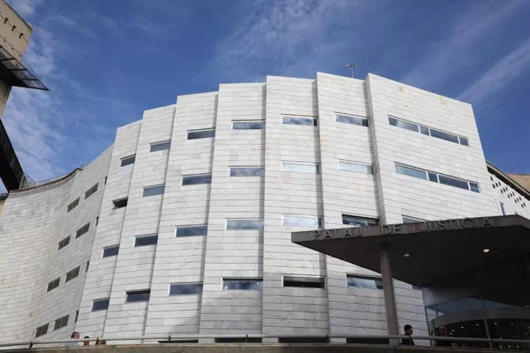 Acusat d’estafar 50.000 euros a un germà que va perdre la memòria