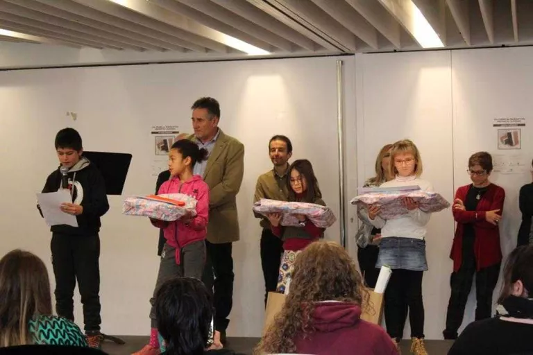 Alguns dels joves estudiants premiats en el certamen, diumenge al Pont de Suert.