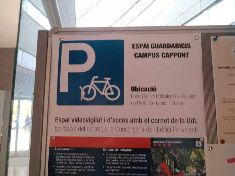Denuncien el robatori de desenes de bicis a Agrònoms