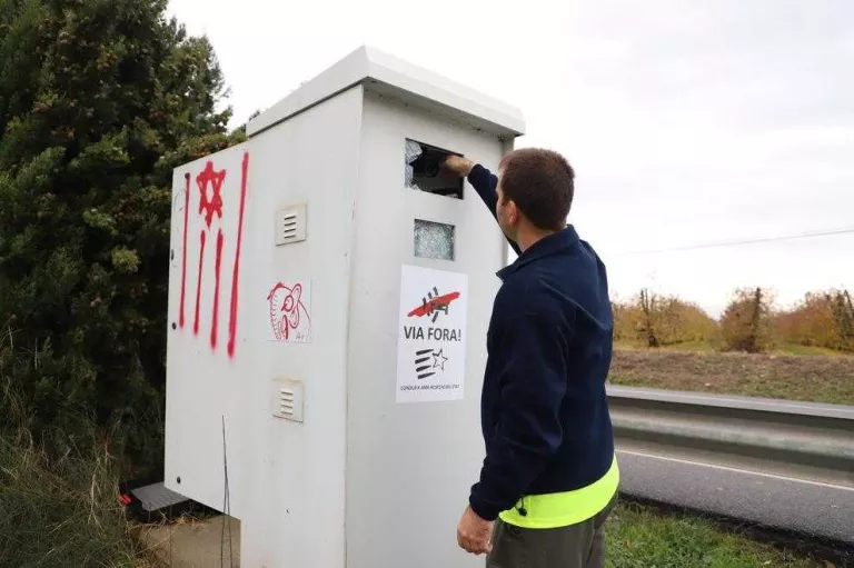 Els Mossos comptabilitzen divuit radars inutilitzats a Lleida pel sabotatge