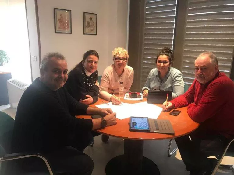 Alcaldes de JxCat i ERC treballen el dia de la Constitució
