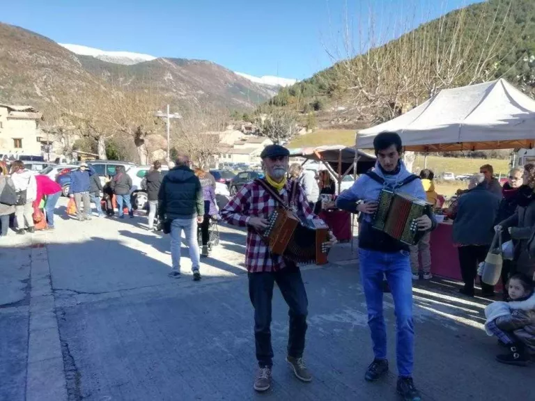 Tuixent, Àger i Os impulsen amb fires la seua cultura i gastronomia