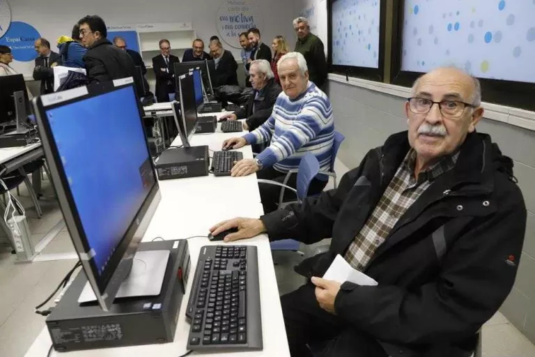 La Llar de Jubilats del Secà estrena una aula informàtica