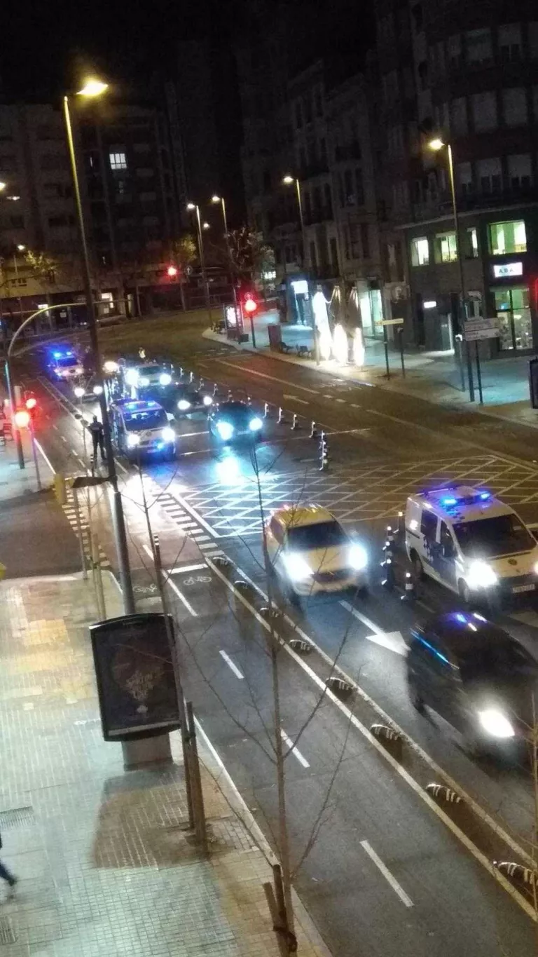 Cacen setze conductors ebris en una sola nit