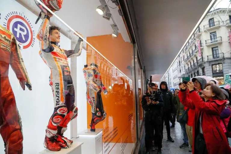Marc Márquez es converteix en maniquí vivent a Madrid