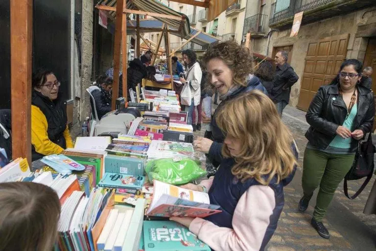 Parades de llibres en l’edició del 2018 del festival literari.