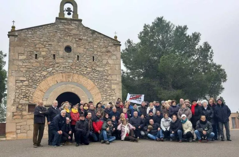 Alfés estrena l’any amb una ballada de sardanes a l’ermita