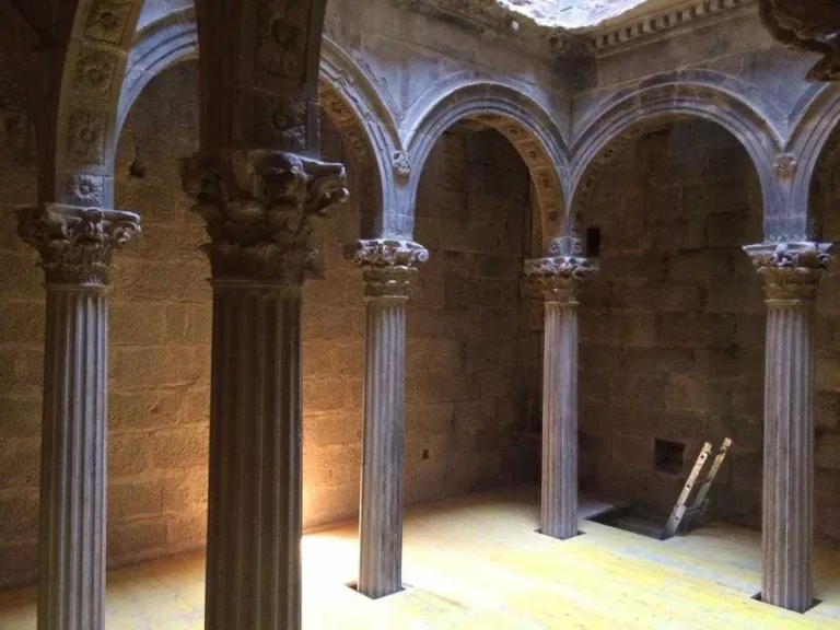 Obres de restauració del pati interior durant el 2017.