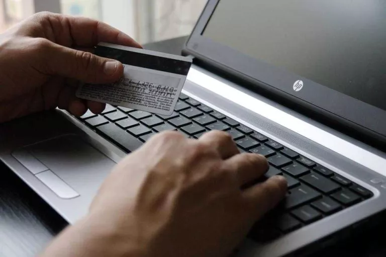 Les denúncies per estafes es disparen amb més de 2.660 casos en deu mesos a Lleida