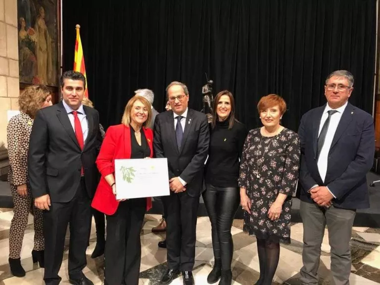 Premi de turisme de la Generalitat al ‘mar rosa’ de fruiters d’Aitona