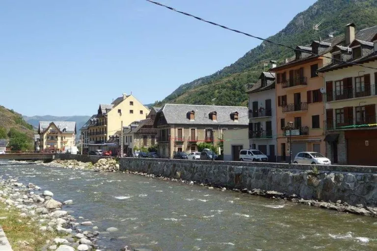 Imatge d’arxiu del riu Garona al seu pas per Bossòst.