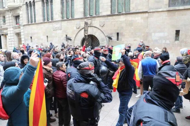 Antifeixistes i independentistes contra simpatitzants de Vox a Lleida