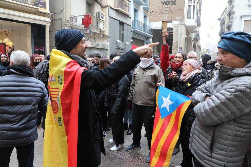Antifeixistes i independentistes contra simpatitzants de Vox a Lleida