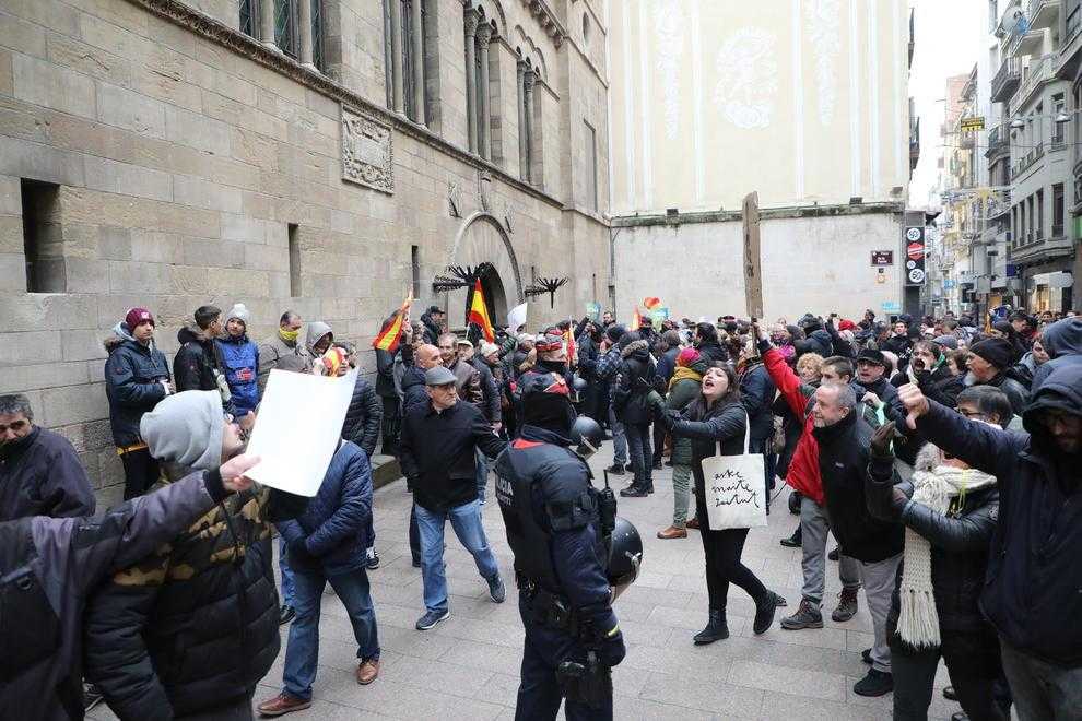 Antifeixistes i independentistes contra simpatitzants de Vox a Lleida