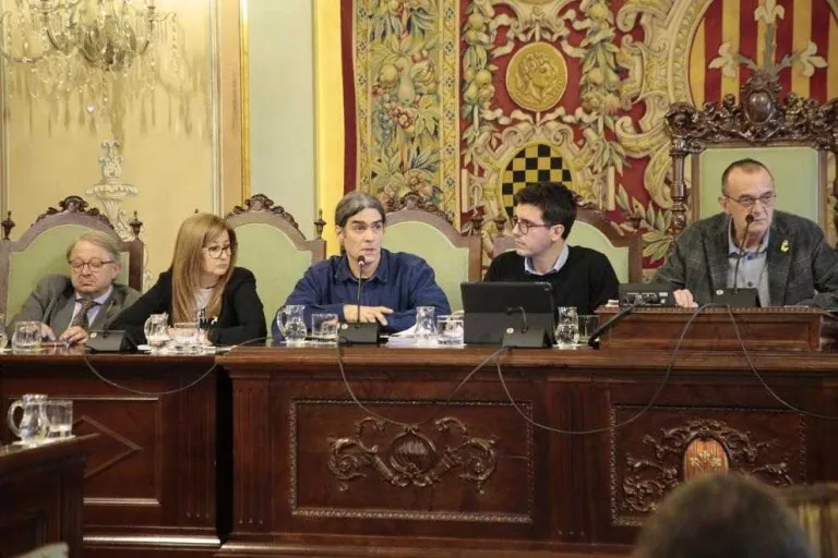 El Comú discrepa de la decisió de no municipalitzar la zona blava i la grua