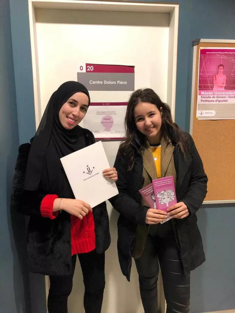 El centre que va expulsar una alumna pel hijab rectifica
