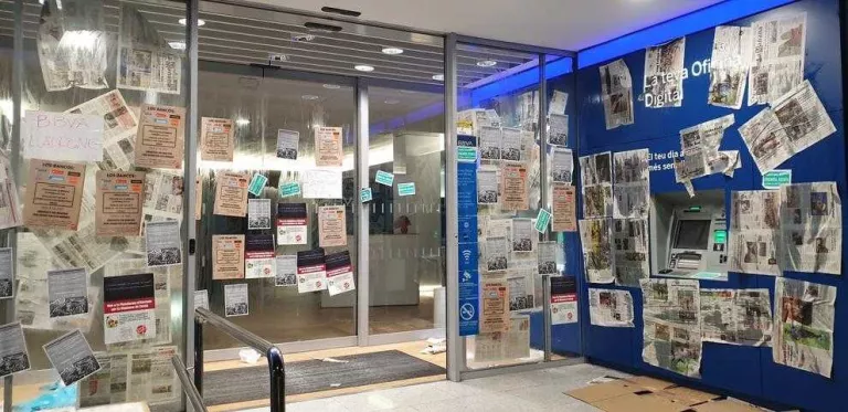 La PAH denuncia que un banc vol desnonar una família de Lleida al dia de pagaments