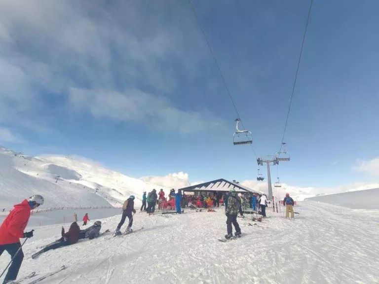La neu garanteix afluència a les pistes tot el mes que ve