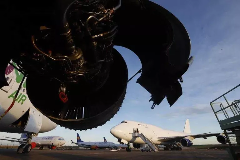 L’aeroport d’Alguaire rep els primers dos-cents esquiadors suecs i un segon Boeing 747