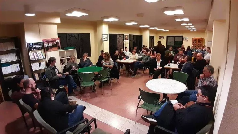 Recollida de firmes dels penyistes de Pardinyes per quedar-se a Pearson