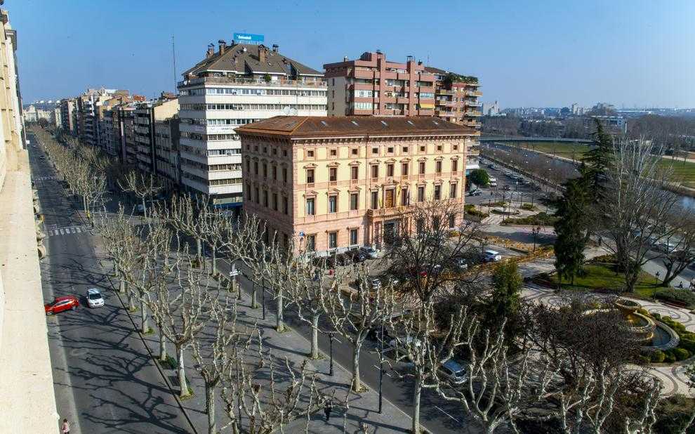 Foto de família dels organitzadors i els periodistes que formen part del jurat d’aquest certamen.