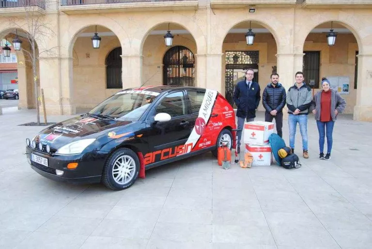 Dos universitaris participen en un raid solidari al desert del Marroc
